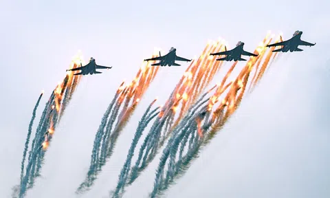 Nghiên cứu mời đội bay quốc tế trình diễn tại Triển lãm quốc phòng quốc tế Việt Nam
