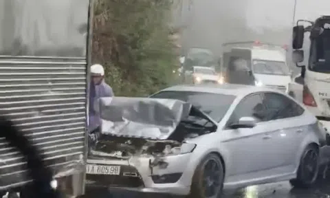 Tai nạn liên hoàn trên đèo Bảo Lộc, giao thông ùn tắc cục bộ