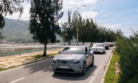 'Nghịch lý' khi lái VinFast VF 8: 'Càng chạy càng có giá'