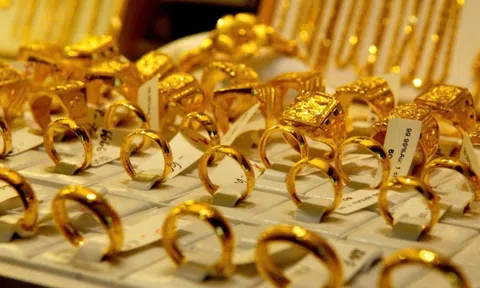 Cuối tuần (1/3): Giá vàng tăng trở lại nhưng nhà đầu tư vẫn quyết "ôm chặt", lo ngại biến động bất ngờ