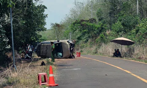 Đồng Nai: Xe 7 chỗ mất lái lật ngang, hai bà cháu đi trên xe tử nạn