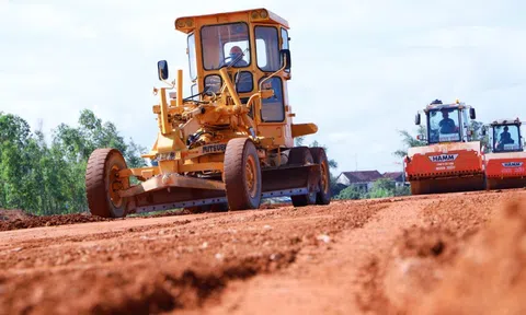 'Nhịp người, nhịp máy' hối hả trên công trường cao tốc 44.000 tỷ đồng ở Gia Lai