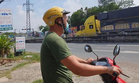 Đi xe máy, đeo tai nghe một bên để Google Maps chỉ đường có bị phạt?