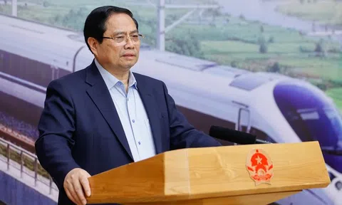 Thủ tướng: "Không lãng phí một ngày" với các dự án đường sắt