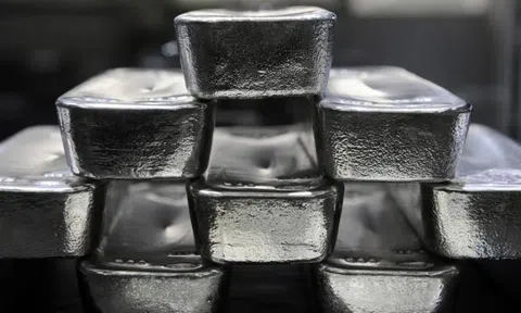 Quỹ bạc lớn nhất thế giới do BlackRock quản lý ngắt mạch bán ròng, đảo chiều "gom" gần 80 tấn