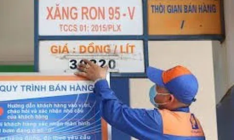 Giá xăng dự báo tăng mạnh thêm 2.000 đồng/lít