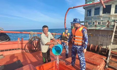 Bắt tàu cá chở hơn 50.000 lít dầu