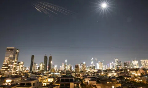 Tổng thống Mỹ Donald Trump kêu gọi Iran "đầu hàng vô điều kiện"