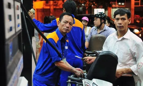 Bộ Tài chính đề xuất giảm thuế nhập khẩu xăng, dầu về 0%