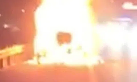 Container trên cao tốc TP.HCM - Trung Lương bất ngờ cháy dữ dội