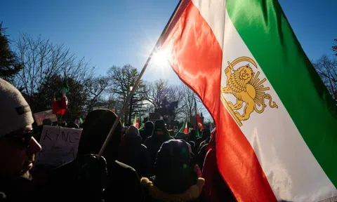 Lịch sử thăng trầm của Iran hiện đại - Kỳ cuối: Cuộc chiến quanh lá quốc kỳ