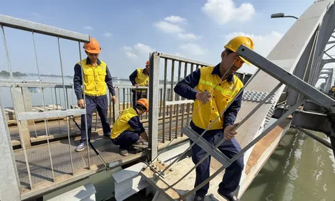 Thứ trưởng Bộ Xây dựng kiểm tra sự cố cầu Ghềnh, chỉ đạo khắc phục hậu quả