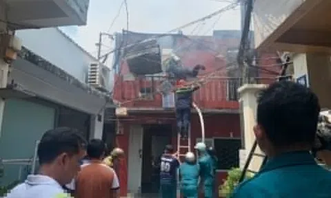 Cháy nhiều căn nhà trong hẻm ở TP.HCM, may mắn không có thương vong