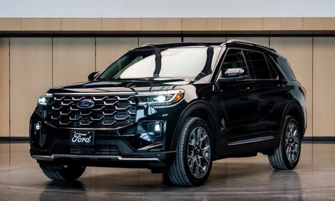 Chiếc Ford Explorer độc bản tri ân Giáo hoàng