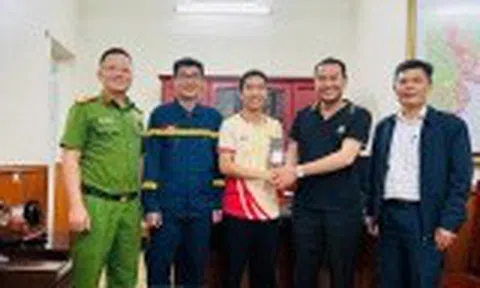 Thanh Hóa: Người dân xúc động khi nhận lại 500 triệu đồng chuyển nhầm từ cán bộ Cảnh sát PCCC