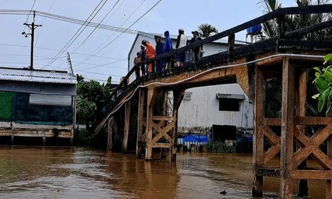 Người đàn ông bỏ lại xe máy rồi nhảy cầu tại Đồng Tháp