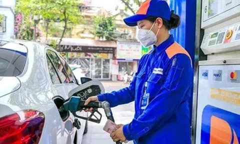 Thủ tướng: Dứt khoát không để thiếu xăng dầu trong mọi trường hợp