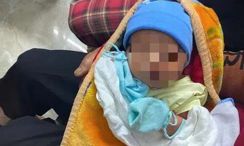 Bé trai sơ sinh bị bỏ rơi dưới hầm chui cao tốc