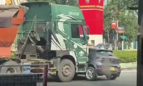 Công an TP.HCM thông tin vụ xe đầu kéo đẩy ôtô trượt 15 m trên đường