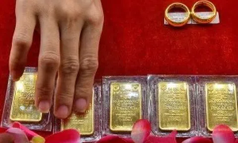 Giá vàng hôm nay 17/3: Tăng 500 nghìn đồng/lượng, thế giới giảm nhẹ