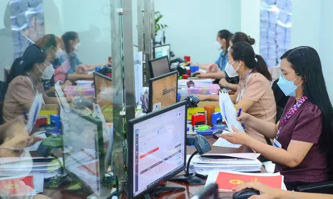 Đề xuất chưa kỷ luật viên chức nam góa vợ, đang nuôi con dưới 12 tháng