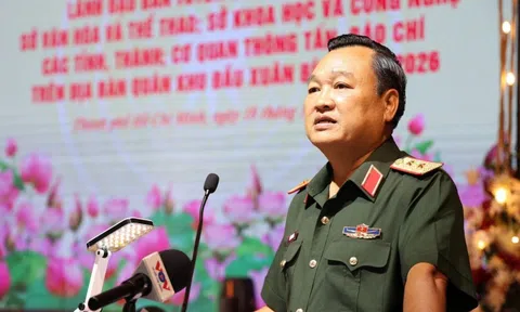 Hơn 14.000 cán bộ, chiến sĩ Quân khu 7 được thăng quân hàm, nâng lương