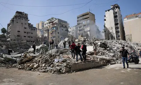 Iran đáp trả, tấn công trung tâm năng lượng của Qatar, Saudi Arabia