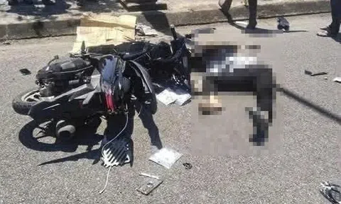 Tông trụ đèn, hai thanh niên tử vong