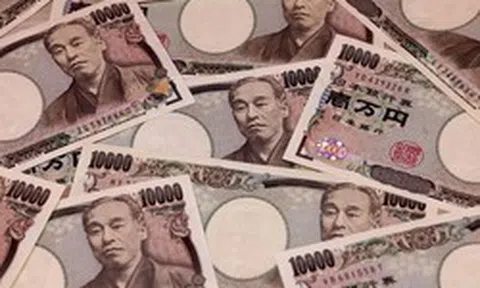 Đồng yen áp sát ngưỡng 160 yen/USD
