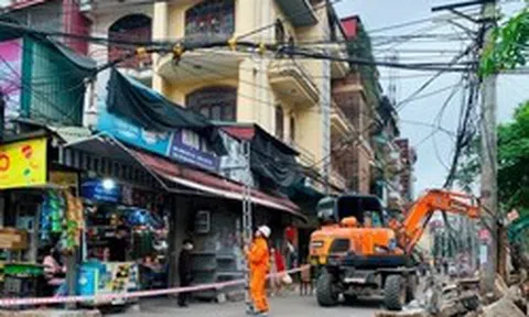 Hà Nội: Giải tỏa chợ cóc tồn tại hàng chục năm tại khu vực giáp ranh hai phường