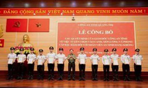 Quảng Trị tuyển 29 nhân viên an ninh hàng không vào Công an, được phong cấp bậc hàm