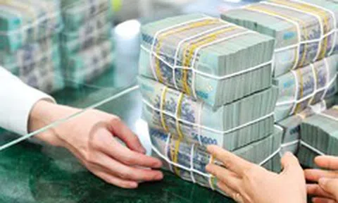 Một ngân hàng vừa tăng lãi suất tiết kiệm lên mức cao hàng đầu thị trường, nhân viên chào lãi suất lên tới 8,3% cho kỳ hạn 6 tháng