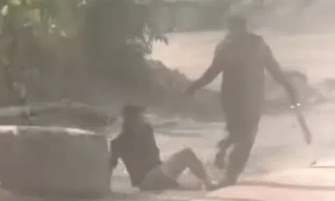 Nhóm người cầm mã tấu hỗn chiến trong mỏ đá ở TP.HCM