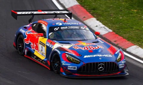 Max Verstappen bị tước chiến thắng tại Nurburgring dù về đích đầu tiên