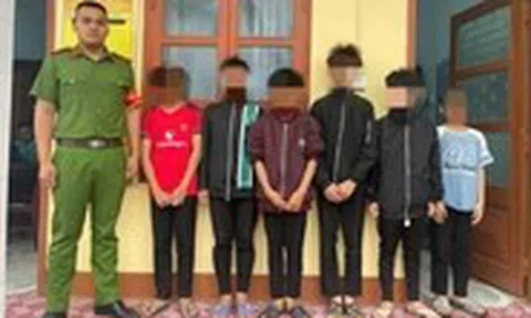 6 thiếu niên ném đá khiến hàng loạt xe tải vỡ kính chắn gió trên cao tốc