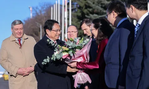 Thủ tướng tới Moscow, bắt đầu thăm chính thức Liên bang Nga