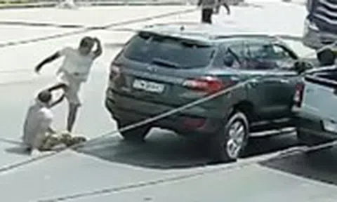 Trên con dốc trượt khỏi bản thân