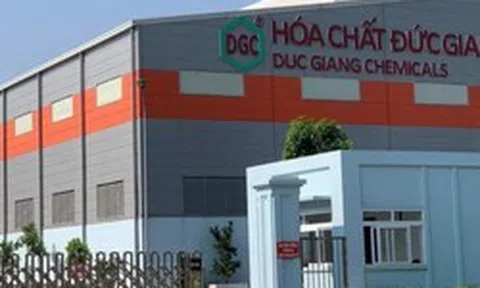 Hóa chất Đức Giang nêu 2 nguyên nhân khiến giá cổ phiếu lao dốc