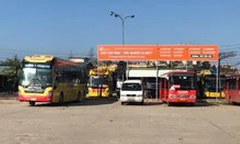 Huế sẽ thu phí đỗ xe không dùng tiền mặt tại bến xe, bãi đỗ xe