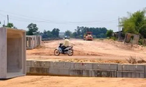 Đường Hồ Chí Minh qua Tây Ninh thi công cầm chừng vì thiếu nhiên liệu