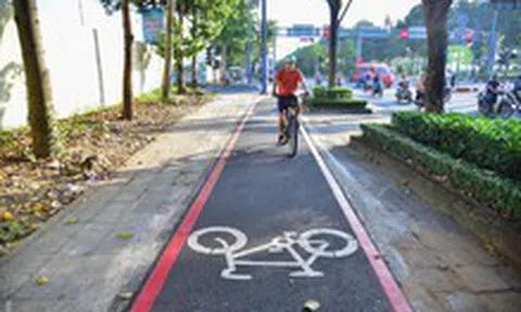 Mở rộng làn xe đạp, TP.HCM tăng cường kết nối metro, xe buýt, ngăn lấn làn