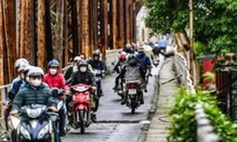 Hà Nội cấm xe đi qua cầu Long Biên trong 2 tháng để sửa chữa