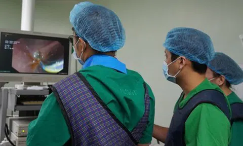 Đau bụng dữ dội nhiều ngày, người đàn ông suýt trả giá đắt, bác sĩ cảnh báo thói quen nhiều người mắc phải