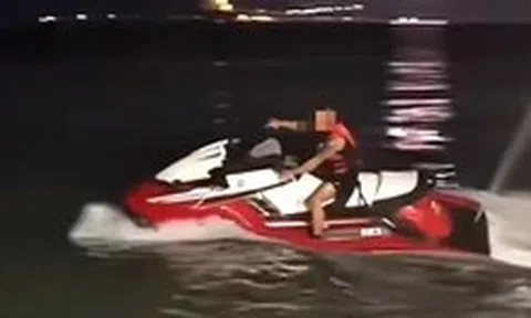 Công an mời làm việc TikToker phóng mô tô nước trên bãi tắm công cộng Nha Trang