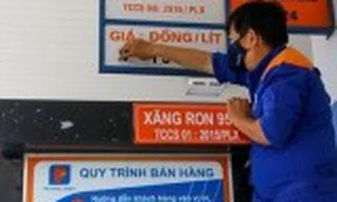 Giá xăng dầu hôm nay 26/3: Đồng loạt giảm, người dân “dễ thở”