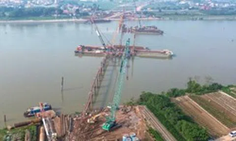 Cầu 4.900 tỷ vượt sông Hồng nối Hà Nội - Hưng Yên đang được thi công ra sao?