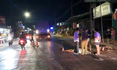 Va chạm với xe chở rác, một người đi xe máy tử vong tại chỗ