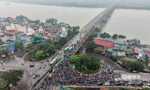 Giao thông hỗn loạn sau khi cấm xe qua cầu Long Biên