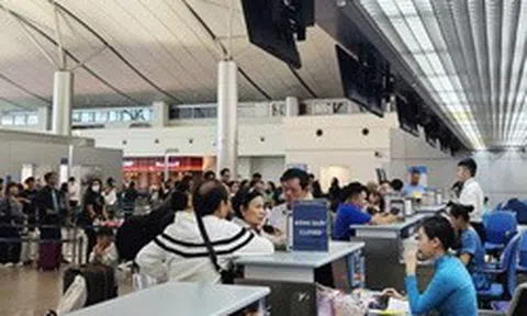 Nhiều du khách hủy phòng, hủy tour vì giá vé máy bay tăng