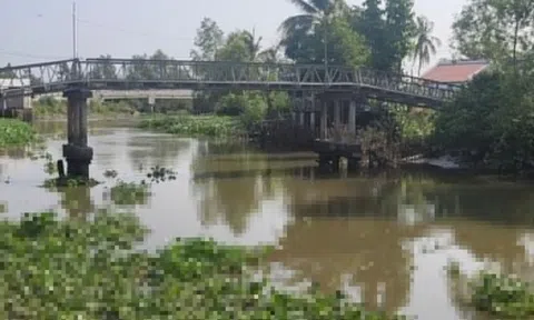 Làm rõ vụ một người chết trôi nổi dưới kênh ở Đồng Tháp